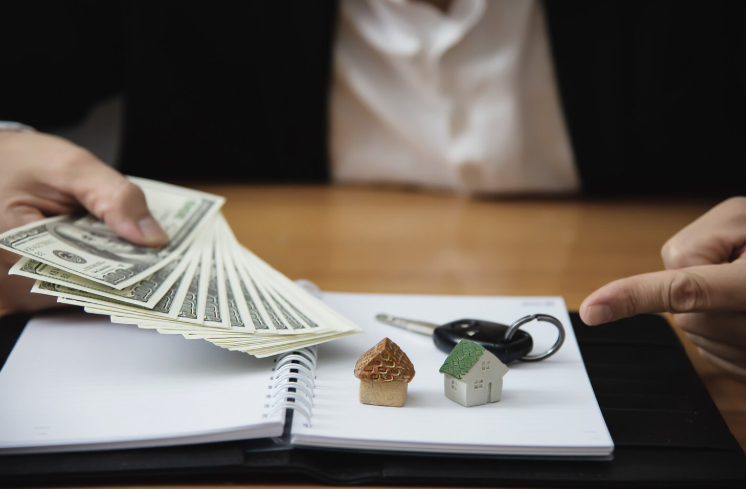 What Homeowners Should Know Before Working with House Buyers
